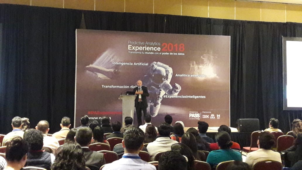 cala_analytics1's tweet photo. Nuestro CEO, Sergio Gutiérrez, comparte las ventajas de las tendencias analíticas en el #PAExperience18 de #CDMX. https://t.co/KvvRaQolCP