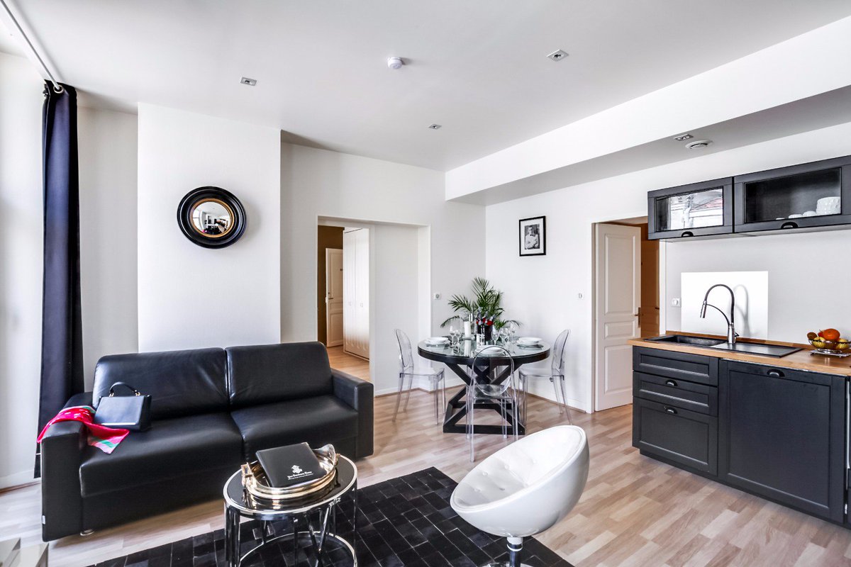 Apartment Château Haut Brion 😍 🔑 an apartment with sheer bespoke style guaranteed to make your stay special ✨ --> goo.gl/jsEGJF #luxurytravel #luxuryapartments #wednesdaymood #bordeauxcity