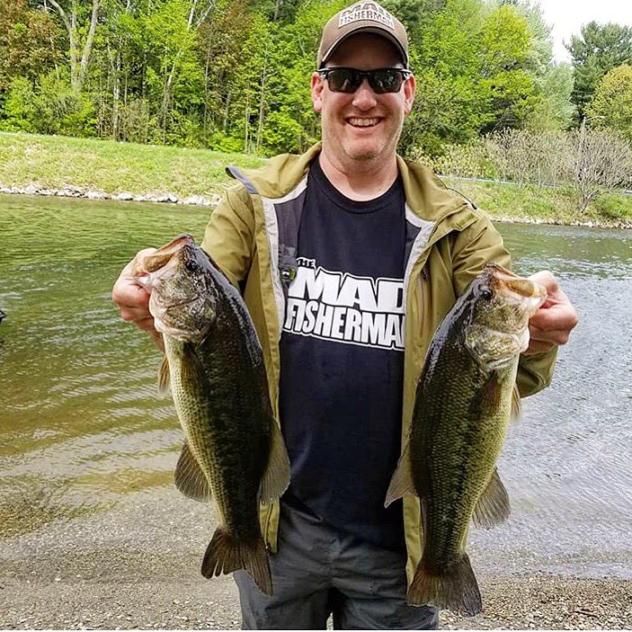 charliemooretv's tweet photo. Say hello to my little friends! 🐟🐟👊🏽
The Mad Fish Stix combo came in clutch for our friend Chris.
These two fish were the anchors to his winning bag! 🏆 
Photo Credit: @johnnyspinner 

#fishing #bassfishing #outdoors #MadFishStix #TeamMF #RepMF #FishMF https://t.co/XkMpcwWwqQ