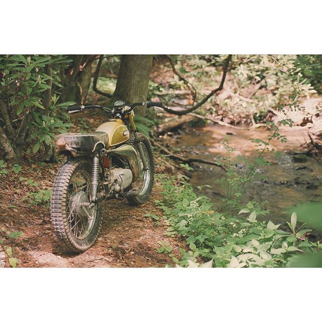 onedownfourupus's tweet photo. //// Do you ride at OHV and National Parks in your area?
#onedownfourup #motorcycle #yamaha #ht1 #northcarolina #ridemotorcycleshavefun #vintagemotorcycle #dualsport #film https://t.co/k6a9Ecsmcg https://t.co/z3V6rtb1zn