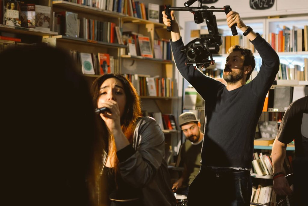 LaraGroove's tweet photo. Domani arriva una sorpresa!
#NonCiSonoScuse #7giugno #Soul #Rap https://t.co/U5DDXV2BxO