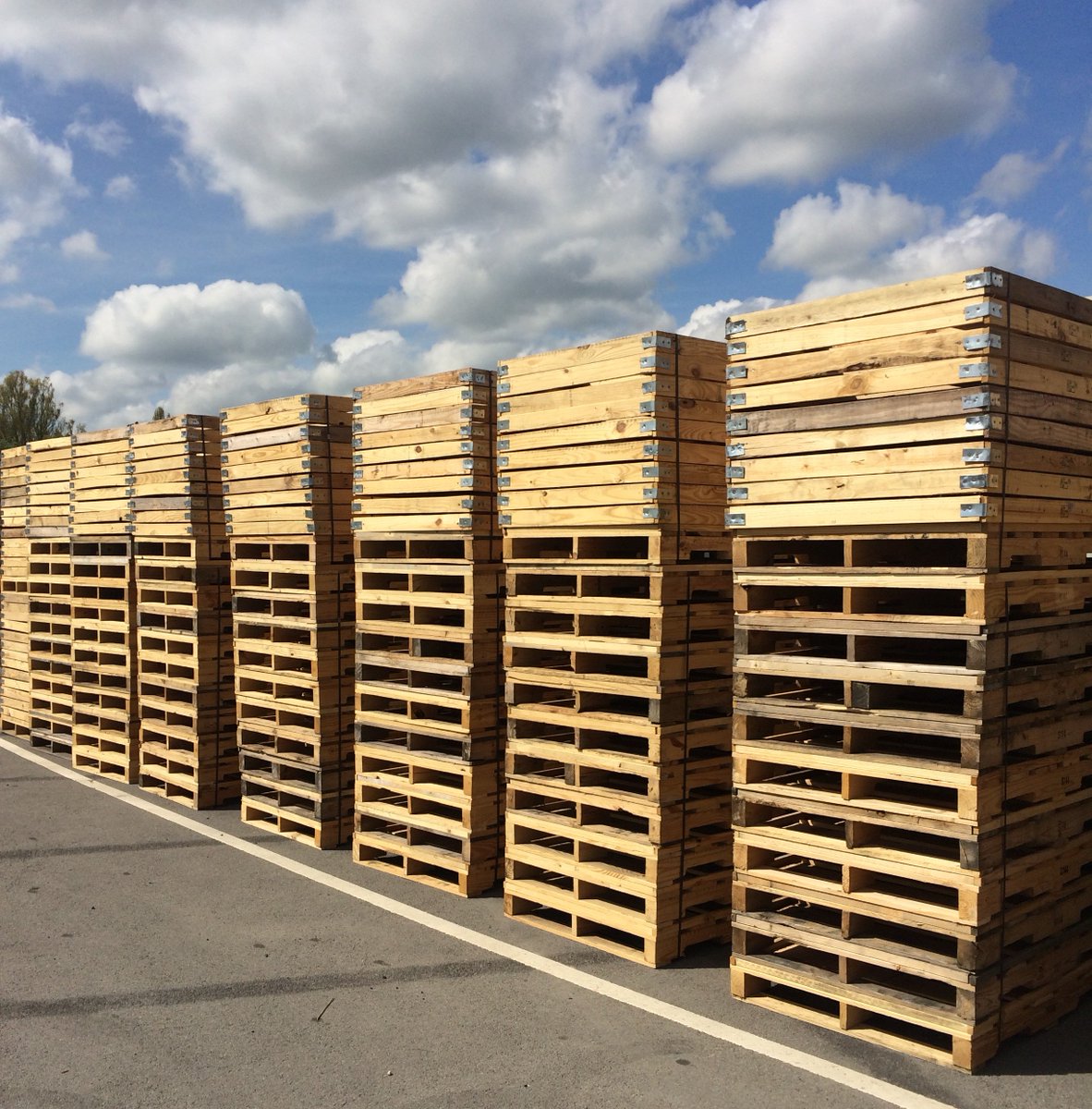 RPS_Limited's tweet photo. We are extremely proud to say we have helped save a national UK #buildingmerchants up to 75% on disposal costs, by collecting used wooden #pallets with a vehicle, compared to collecting them in skips. https://t.co/3Qlj5RpaS7 https://t.co/cRq5ZjP5cn