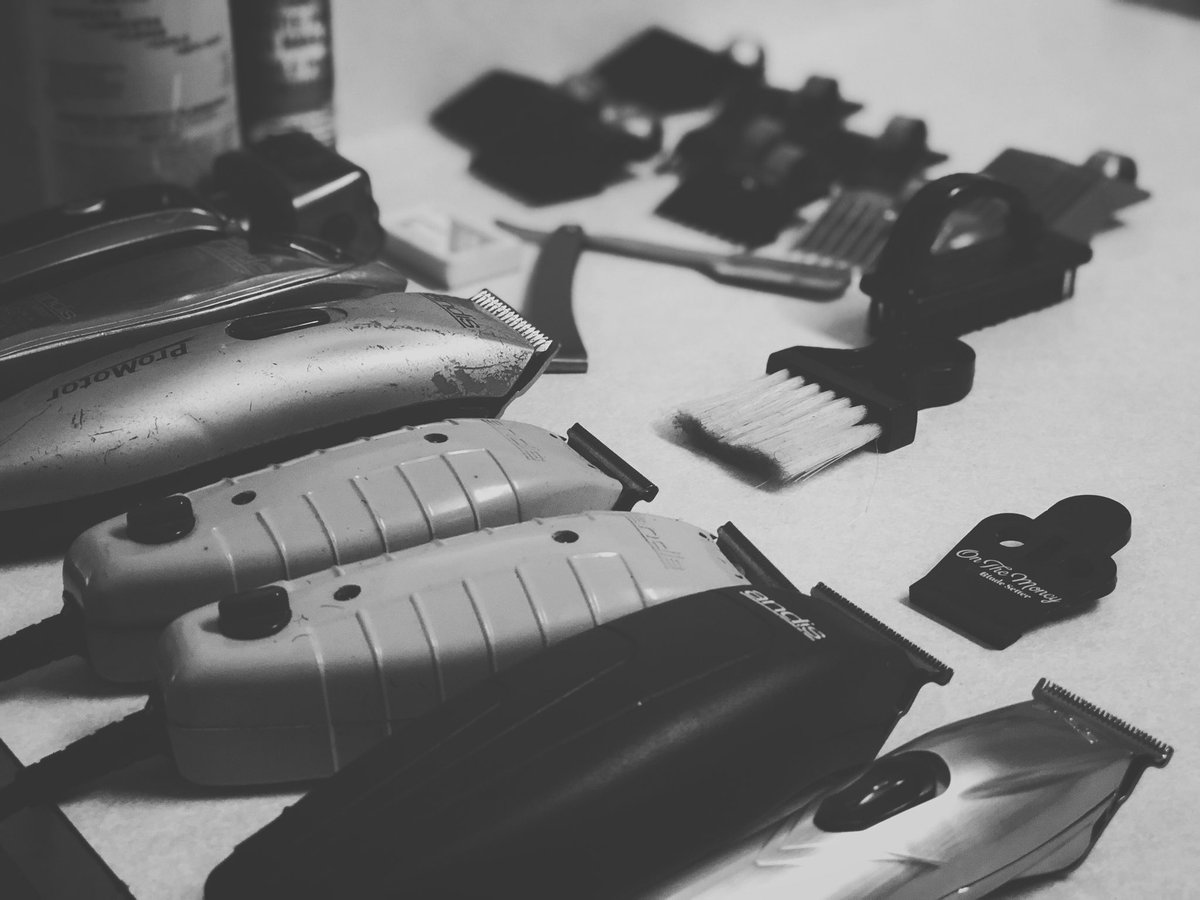 JoeyRFoster's tweet photo. The #Andis arsenal. #Barberlife #ProSlimLi #Fademasters #promotor #FreshCuts https://t.co/wI9SwWX2LX