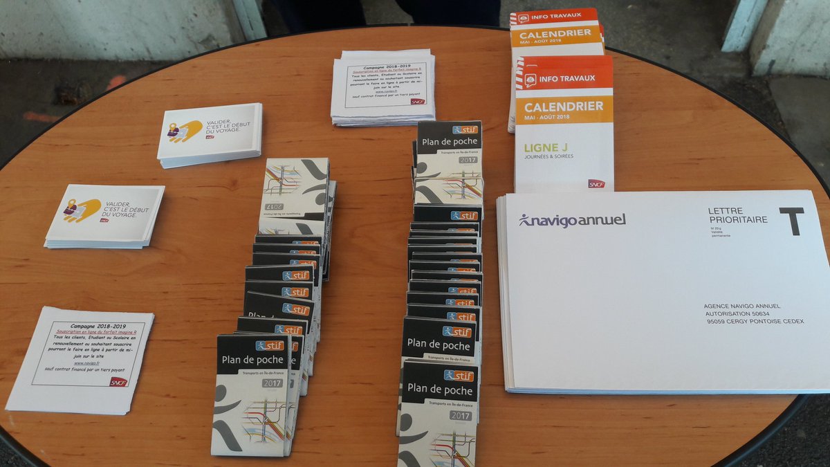 CSH_Team1's tweet photo. En gare d'herblay, Dalila et @EML_J_EST vous informe sur les modalités de souscription IMAGINE R en ligne: https://t.co/xr1pePAV6K @LIGNEJ_SNCF @CSH_Team1 https://t.co/tR7MWmdAfc