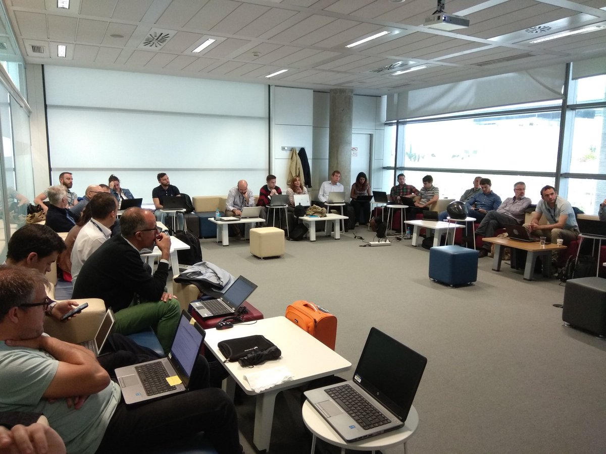 javier_ccuu's tweet photo. Innovadoras soluciones en la sesión posterior GET CCUU con nuestros partners #Jusan y #Cisco https://t.co/GFqvEAFX6j