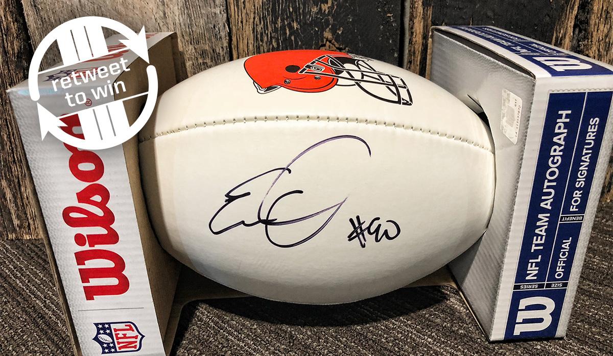 Browns's tweet image. 🚨 RETWEET for a chance to win this signed @EmanOgbah football! 🚨

Rules: brow.nz/FMu6VF
