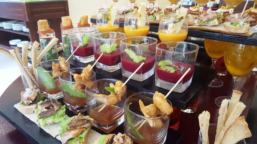 MeliaCuba's tweet photo. ¡Delicioso! Ahora tus noches en el Hotel Colón by #MeliaCuba cuentan con este Tapas Bar, para que disfrutes como mereces https://t.co/dQS0Xk1oPh https://t.co/B401wBbqVI