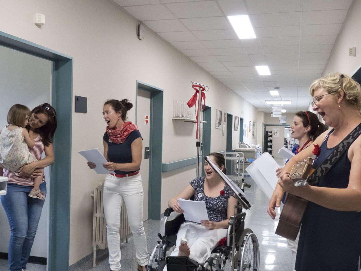 What matters to you in het teken van stress verminderen. AZL-band verzorgt optreden door het hele ziekenhuis zodat alle patiënten ervan kunnen genieten. #WMTY2018