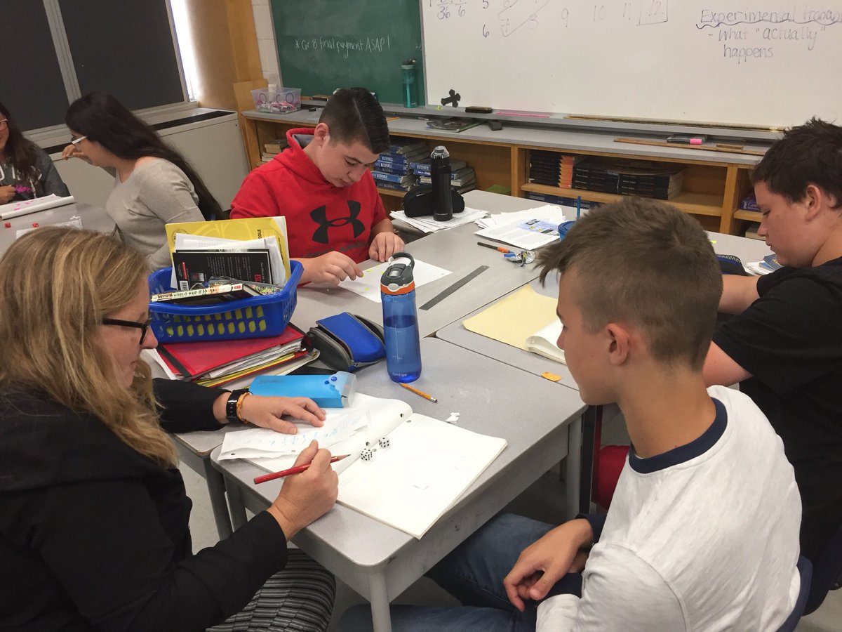 kopichans1's tweet photo. Intense round of Randon Removal to explore theoretical vs experimental probability @StMargEagles https://t.co/LEgLIW9Nov