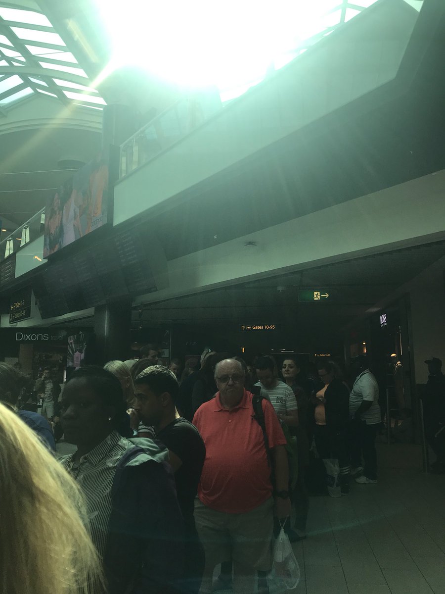 katreeves42's tweet photo. @TCAirlinesUK this is a disgrace!! Is anybody doing anything?! https://t.co/2nnMYS9Udw