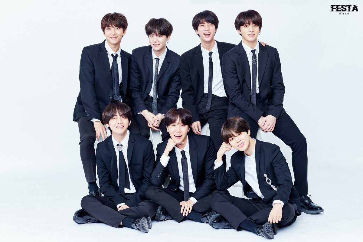 bts_worIdwide's tweet photo. [#2018BTSFESTA] 2018 FAMILY PORTRAIT (1/2)

#WelcomeFirstTimeAtFesta https://t.co/RG2wYwTbM1