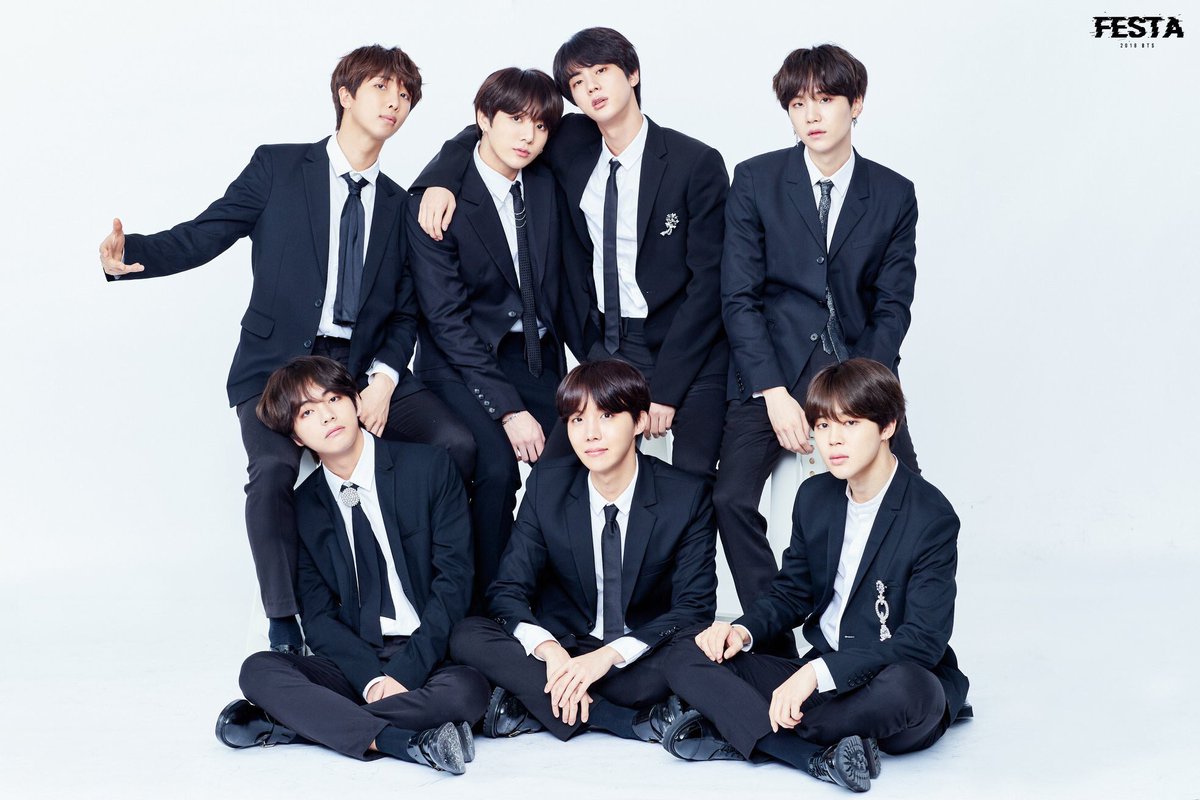 bts_worIdwide's tweet photo. [#2018BTSFESTA] 2018 FAMILY PORTRAIT (1/2)

#WelcomeFirstTimeAtFesta https://t.co/RG2wYwTbM1