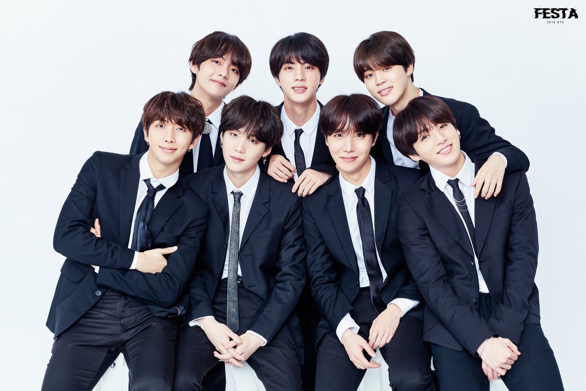 bts_worIdwide's tweet photo. [#2018BTSFESTA] 2018 FAMILY PORTRAIT (1/2)

#WelcomeFirstTimeAtFesta https://t.co/RG2wYwTbM1