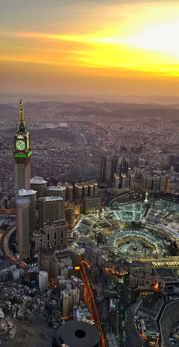 jablmana's tweet photo. صور جوية رائعة للغروب فوق الحرم المكي  #مكة_المكرمة
#السعودية 
⬇🤲 سبحان الله العظيم https://t.co/aeXBRTzerF
