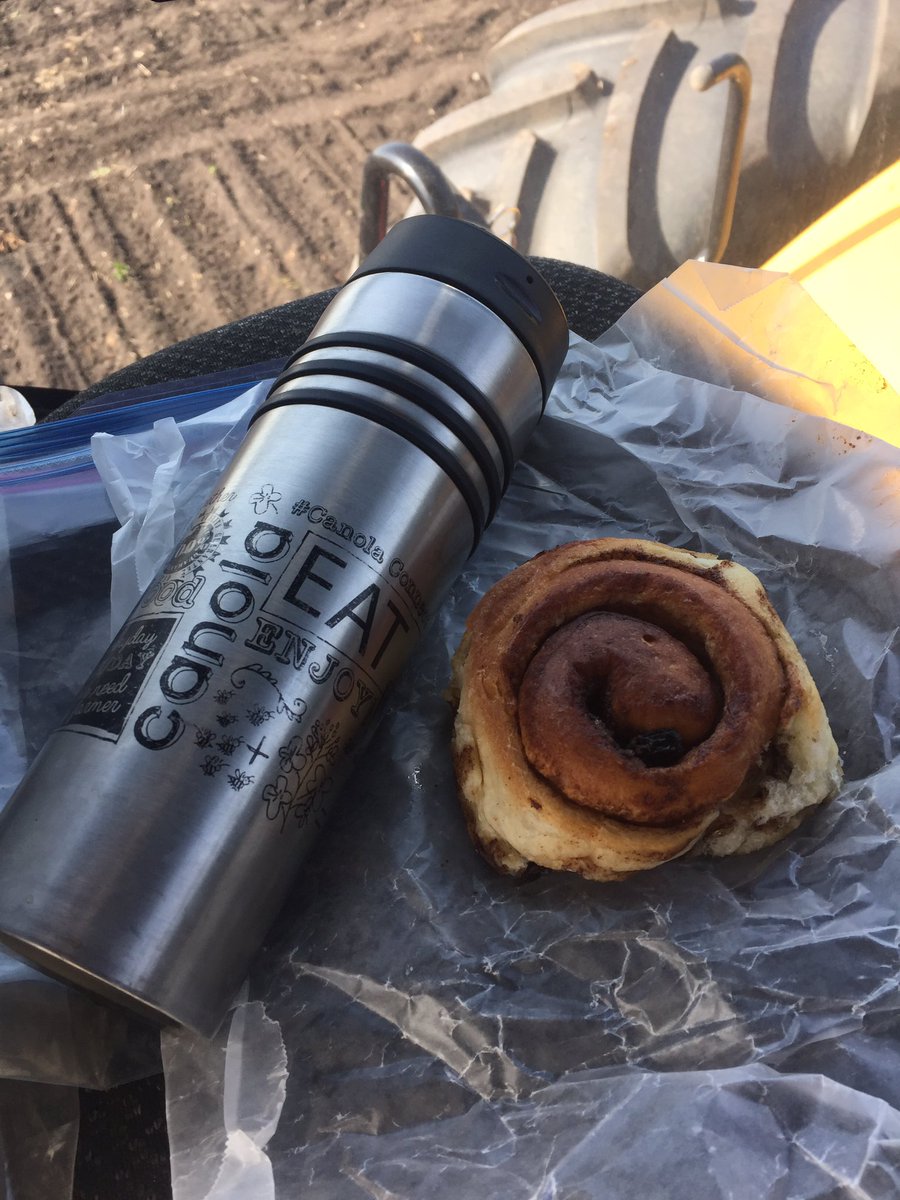 orsak_paul's tweet photo. Makes #everythingbetter
#cinamonbun & #coffee in a @CanolaEatWell travel mug! https://t.co/JT2aRWzCJU