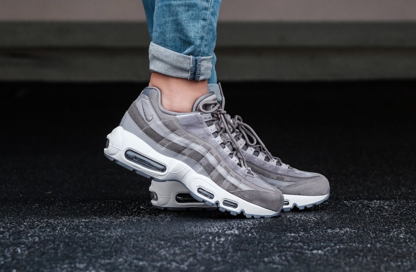 Nike air max 95 lx cheap velvet - women's