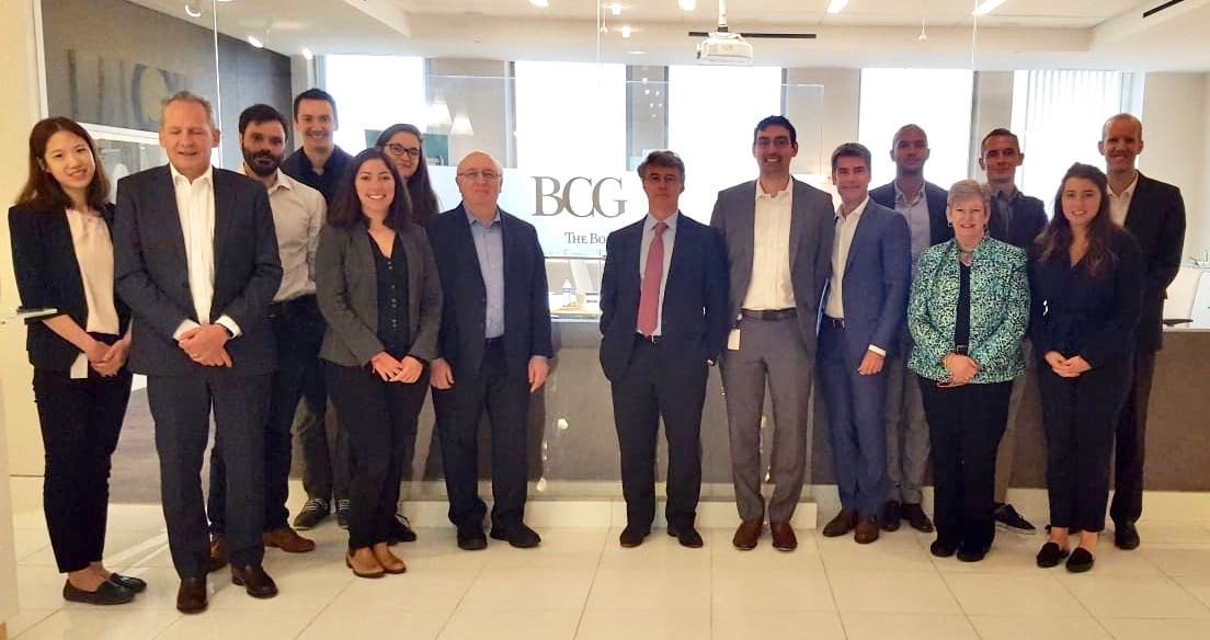 Bpifrance's tweet photo. #Ubimobility : Hier à Détroit, les 8 entreprises emmenées par @businessfrance et @Bpifrance ont eu une présentation des #trends du marché de l'automobile jusqu'en 2035 par @BCG ! 💪👀 #Automobile #Digital #International https://t.co/5EL9rOjYMU