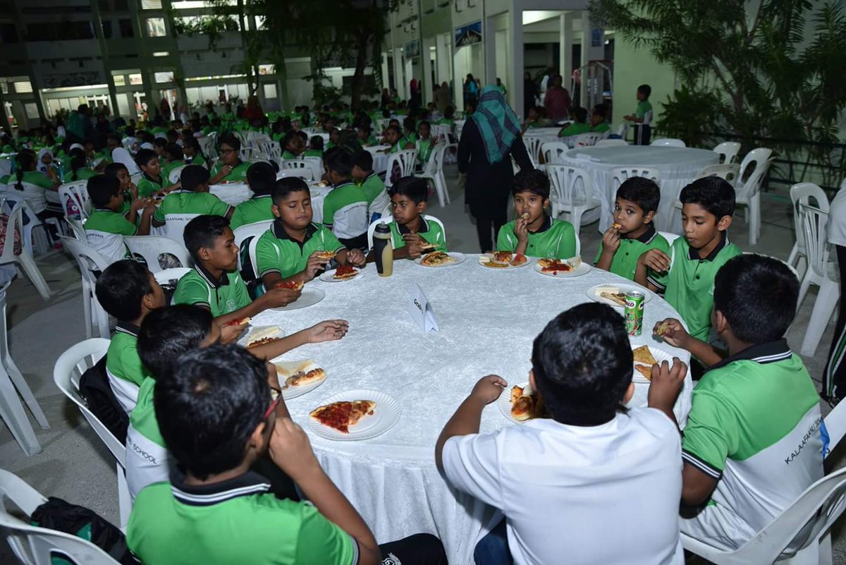 kalaafaanu_mv's tweet photo. Students Iftaar 1439.
#Religioustalk #MagribPrayer #Breakfasting
#ZeroPlasticIftar #Farukoe #Worldoceanday2018
@EducationMV @aishathshiham @UfaaMv @rah8121 https://t.co/neMsJOxKUA
