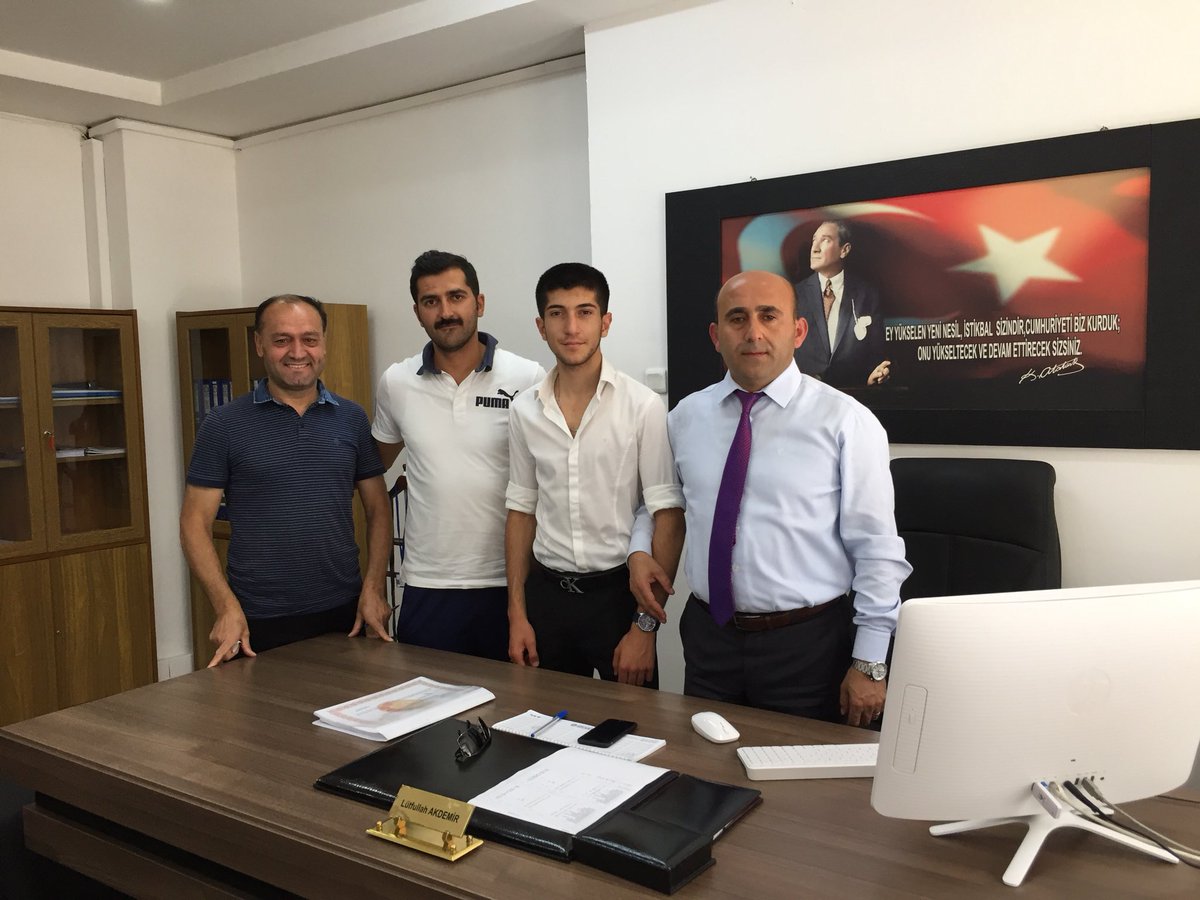 HasanBehram1's tweet photo. “Bir bilen ile Bilge nesil” projesinde Cemil Meriç-Bu Ülke kitabı ile alakalı tahlillerim Ankarada 2.lik getirdi... Daha güzel projelere imza atmak dileğiyle... https://t.co/YdIgYgcL98