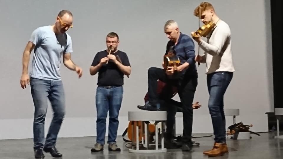 siamsatire's tweet image. The ANAM crew are back together for a three week run of the show here on #Tralee 
Opening night tomorrow at 7.30pm! @creativeirl @rte #anamshow #stepdancing #appalacianflatfoot #ottawavalleystep #munnixNorthkerrystyle #modernirishstep #irishmusic #irishdance #irishsong #seanos