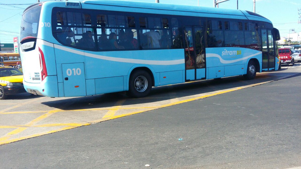SITRAMSSoficial's tweet photo. La implementación de nuevas tecnologías de consumo eficiente de combustible con las que cuentan las Unidad BRT por sus siglas en inglés, (Bus de Tránsito Rápido) favorece la reducción en el consumo de combustible y las emisiones. #DiaMundialDelMedioAmbiente https://t.co/EsnvnZlQXA