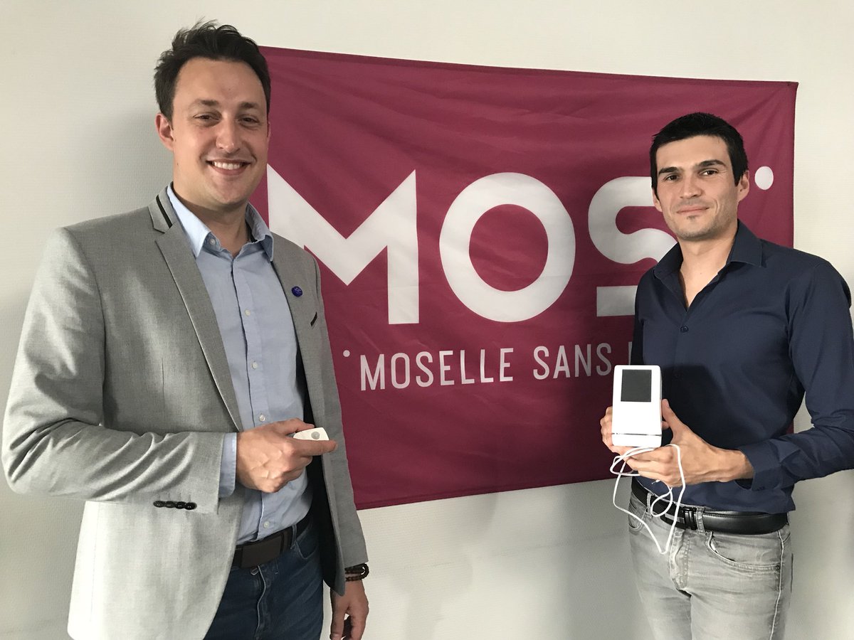 MoselleCD57's tweet photo. [Visite du territoire de #Thionville]
La #startup #Noviatek à #Florange présente sa box #santé #senior #Noviacare à Patrick Weiten : des capteurs intelligents détectent chutes, malaises, isolement, manque d’appétit ou d’hygiène...
Le projet a été présenté au CES à #LasVegas ! https://t.co/uv5VXxJD2U
