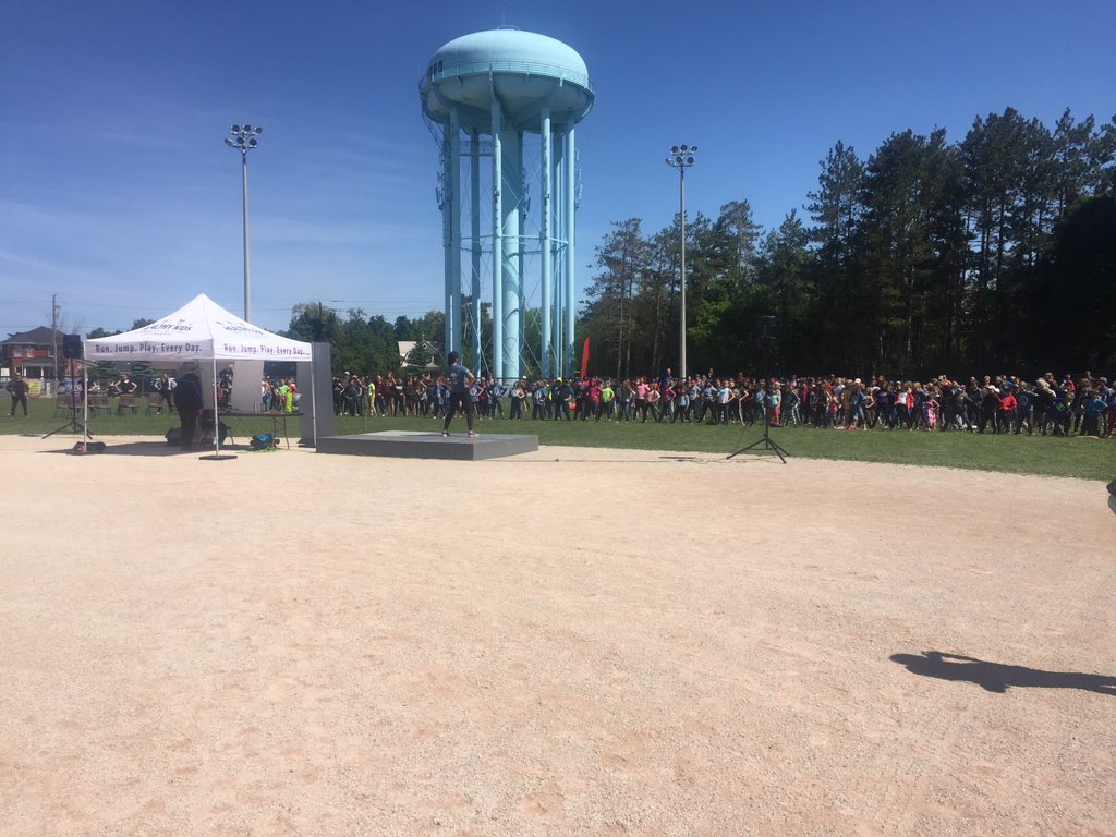 CameronStPS's tweet photo. What an incredible day for Sharing Dance!!! #schoolsunite #wearedancing #juniors #letsmove @CollingwoodHKCC @SCDSB_Schools https://t.co/Py6Ipv36Cq