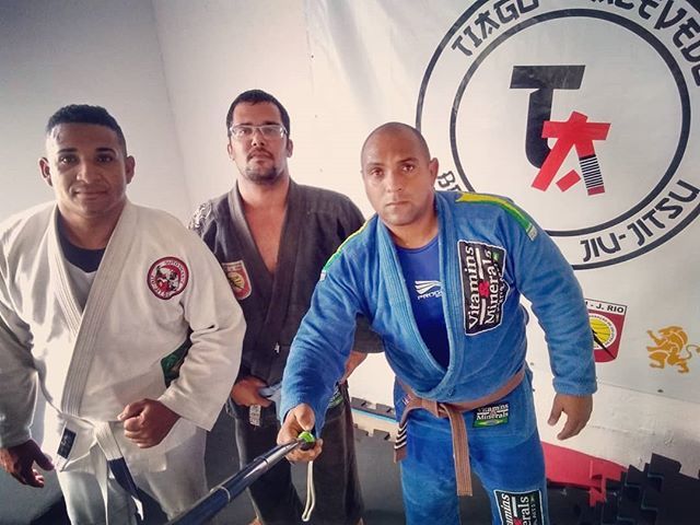 'Quer ser bom em qualquer coisa na visa, treine, batalhe,  lute e ponha Deus na frente de sua batalha.' 📖🥋🙌🏾 #bomdia🌞 #deusnocomando #deusefiel #deusebomotempotodo #jiujitsubrasiloficial #jiujitsulevadoaserio #jiujitsubrasil #jiujistucarioca #jiujitsusavedmylife #jiujits…