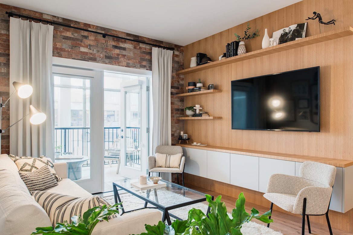 UpperMontrose's tweet photo. The homes at Upper Montrose have been designed to complement the neighbourhood around us. Elements like exposed brick and wood details draw from the timeless elegance of @DowntownAbbyBC. https://t.co/9dIEZfiEfF