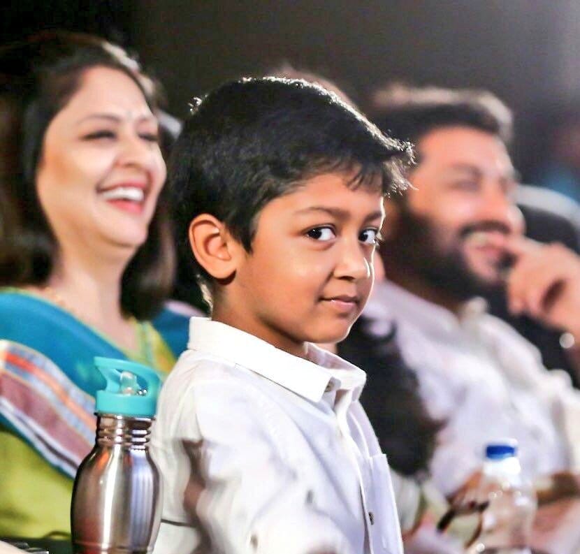 Jinu_suriya's tweet photo. Advance Happy Birthday to our #KuttySingam #DevSuriya 🎂
♥️😊  😎 😘🎊🎉
#HBDDevSuriya #HappyBirthdayDev
#PrinceDev #HappyBirthdayKuttySingam
@Suriya_offl @rajsekarpandian https://t.co/qxPcqpFNLm