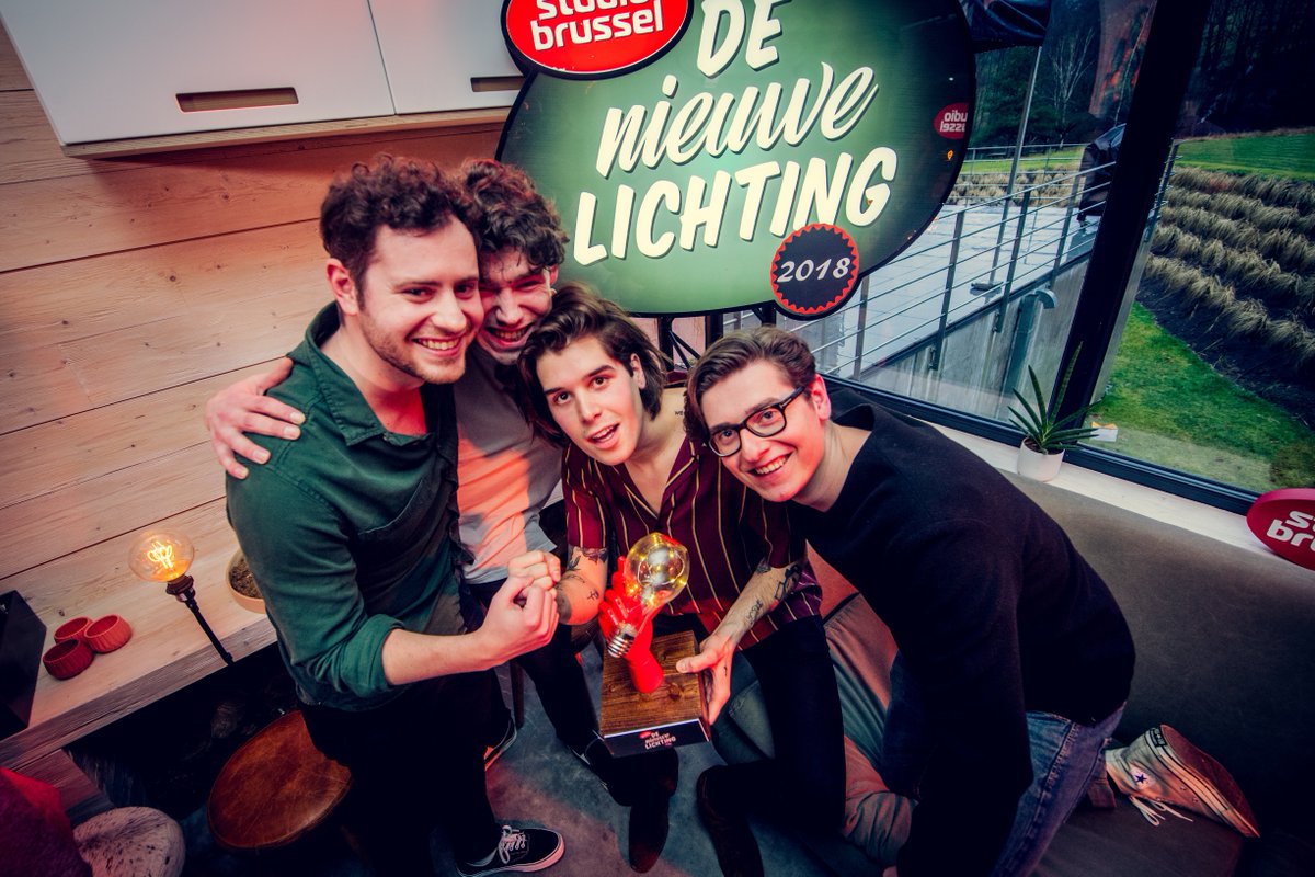 stubru's tweet photo. Dubbel goed nieuws van @GROEZROCK: de eerste namen voor de indoor editie zijn er, met onder andere #denieuwelichting-winnaar SONS en @ReelBigFish. EN er komt in 2019 opnieuw een outdoor editie! Check https://t.co/A3H8R7516k #popnieuws https://t.co/7x5jmHSdqd
