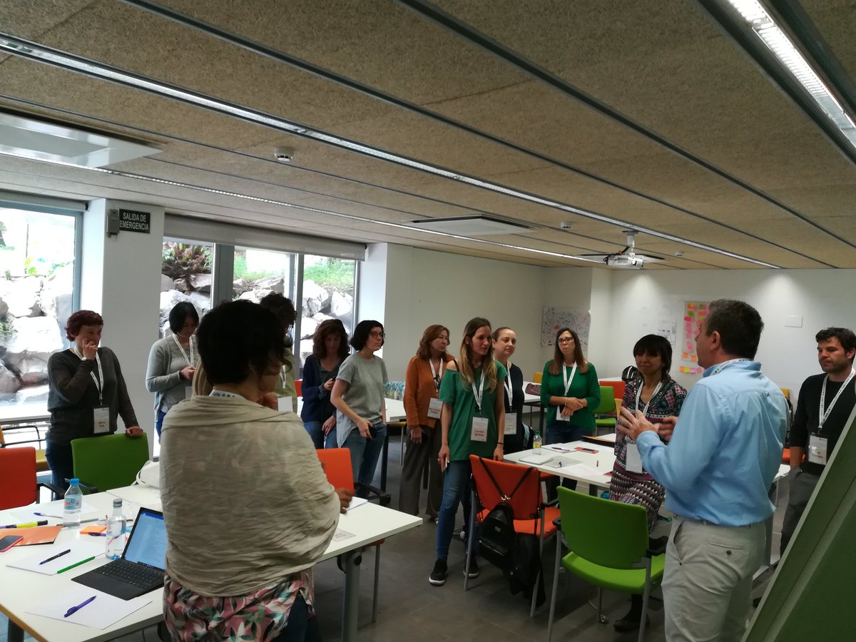 jordipicasv's tweet photo. Primer dia intensiu de formació en #designthinking dels professionals de les àrees i serveis de @suaracoop amb tècniques de #cocreacio #ideacio i demà més @LaSalleBCN https://t.co/LiRPa6cgm7