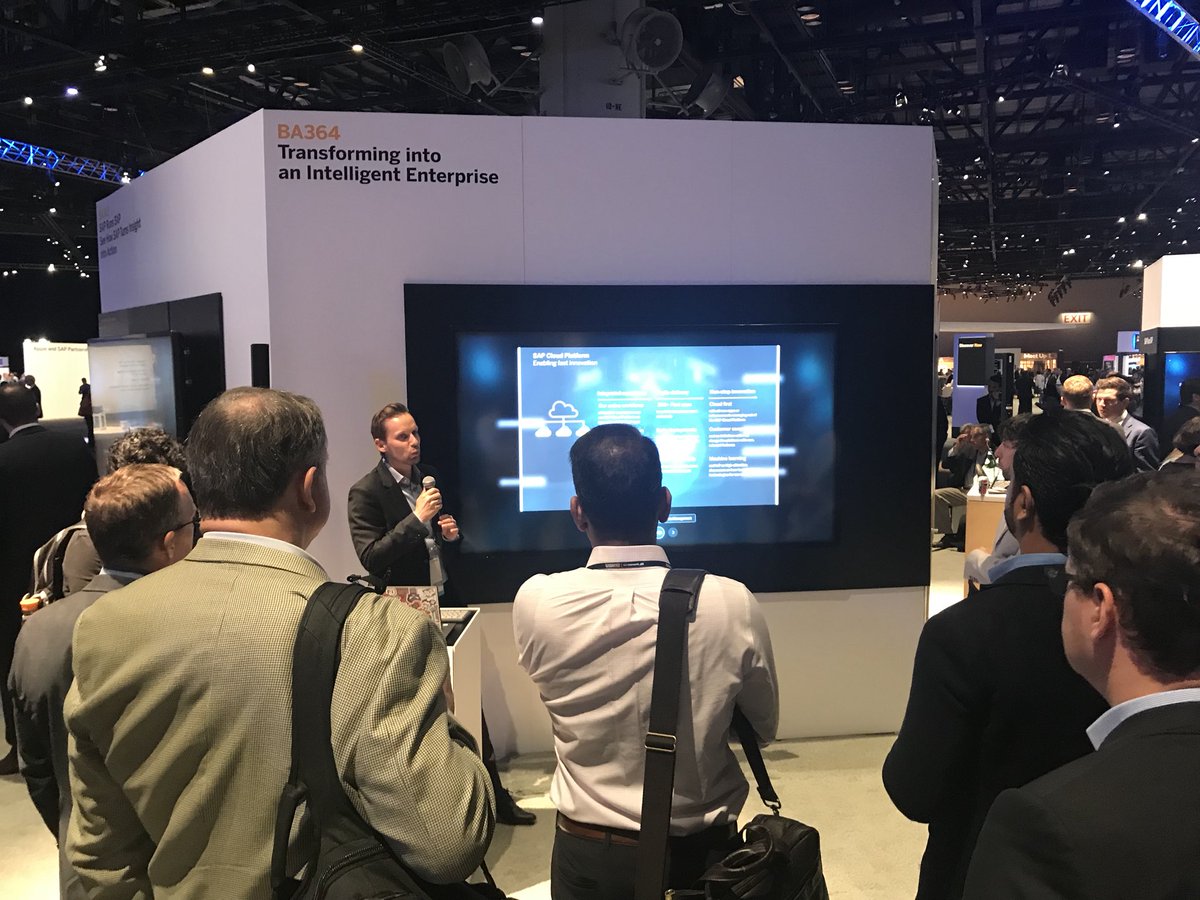 MHalfmann10's tweet image. @ChrisKuehne talking about the internal usage of the SAP Cloud Platform at BA364.
#SAPPHIRENOW #SAPrunsSAP