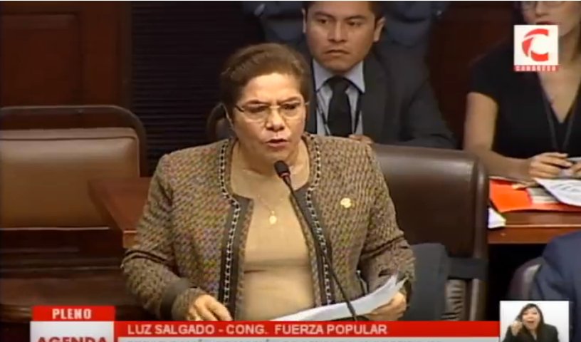 salvajedigital's tweet image. Mi tía Luz, horrorizada porque anoche "han quemado un patrullero con policías dentro". Que alguien le diga que fueron los fujimontesinistas los que quemaron el Banco de la Nación con gente dentro.  #Fujimorroides