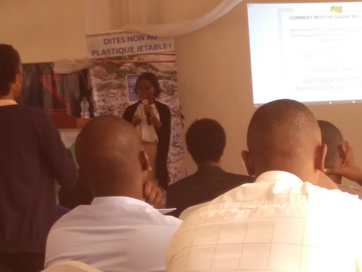 RaissaTshikand4's tweet photo. GreenBasket et Motuya deux projets d'environnement  présenté et  défendus par les jeunes d'hackaton 2018  #HackWasteKin @konnect_cd @ypard_rdc @TMB_CD @PNUDRDC @somedac @FemmesLeadeRdc @LINAPEDHOfemmes @Ghiscobaps @ghislainmbesse https://t.co/wS64Wr1FXg