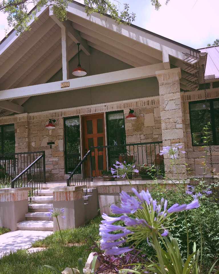 CraftsmanAustin's tweet image. #Flowers are blooming at the Indigo house.
.
#austinarchitecture #austinbuilder #austincontractor #austinhomes #craftsmanhomesofaustin #craftsmanstyle #dreamhome #dreamhouse #artsandcraftsmovement #craftsmanporch #craftsmanbungalow #craftsmanship