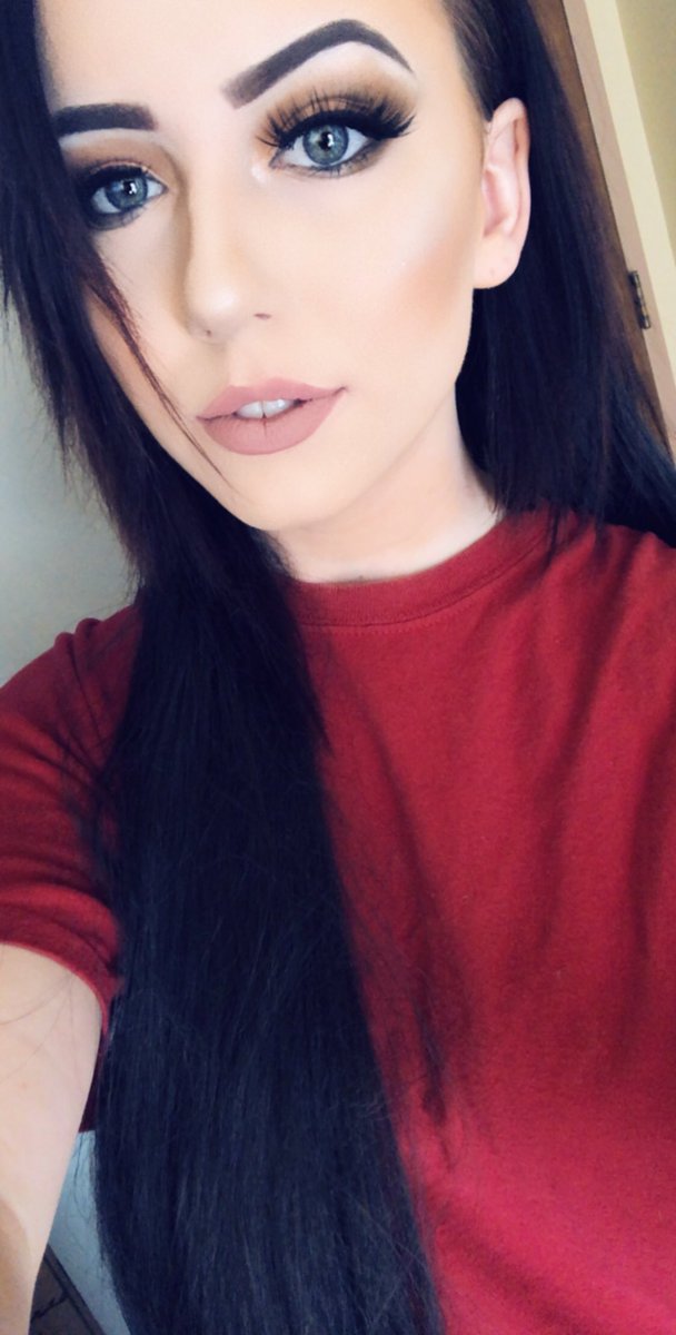 awalking_enigma's tweet photo. Just a little natural glam 💋✨ #motd #kvdbrows https://t.co/35dCK13uPN