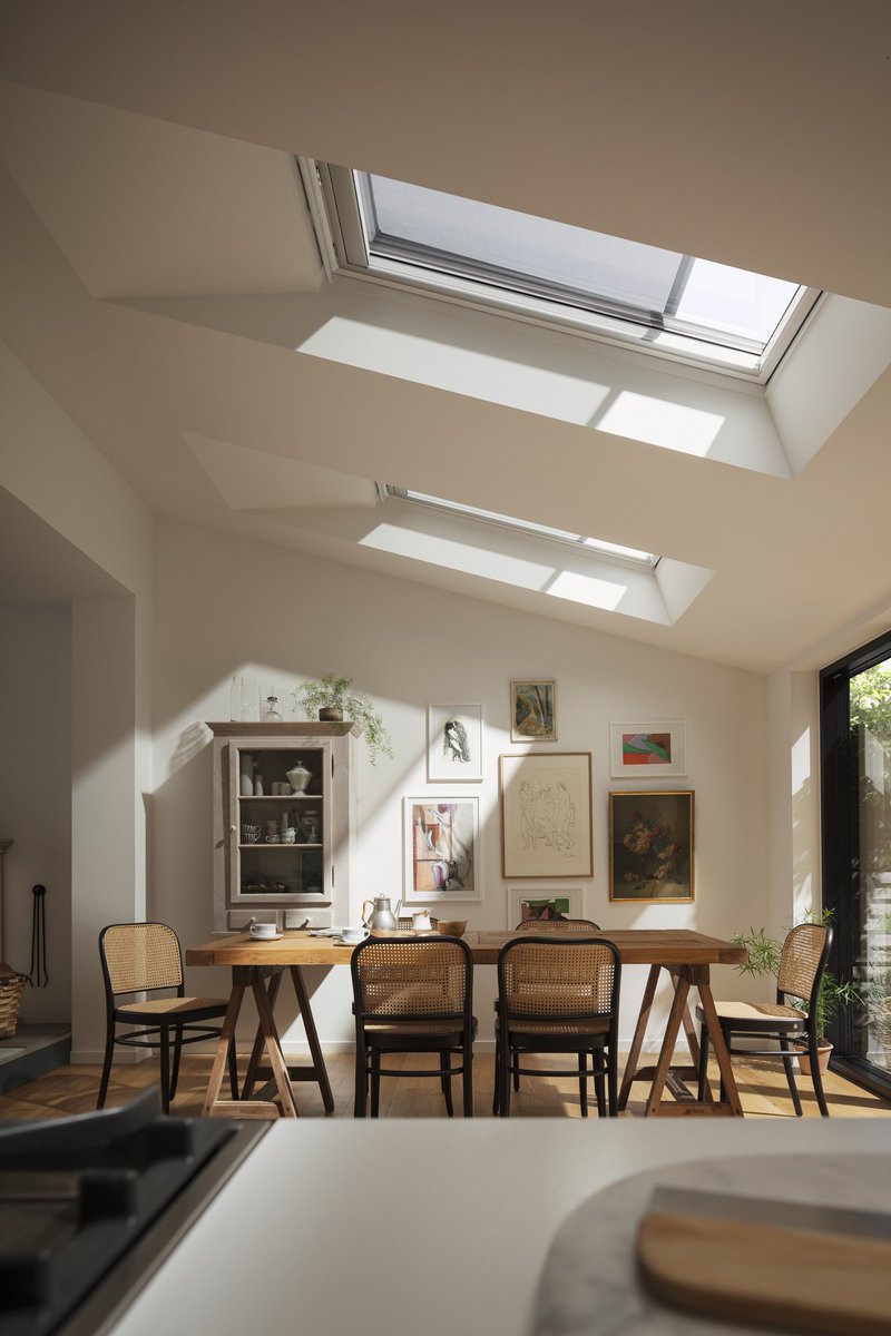 VELUXSpain's tweet photo. #SabíasQue la presencia de #LuzNatural es uno de los 5 factores que influyen en la compra de una vivienda y una buhardilla o ático reformado la revaloriza desde un 5% hasta un 15% https://t.co/Oa2QuFvpbg https://t.co/6gEYpfyy81