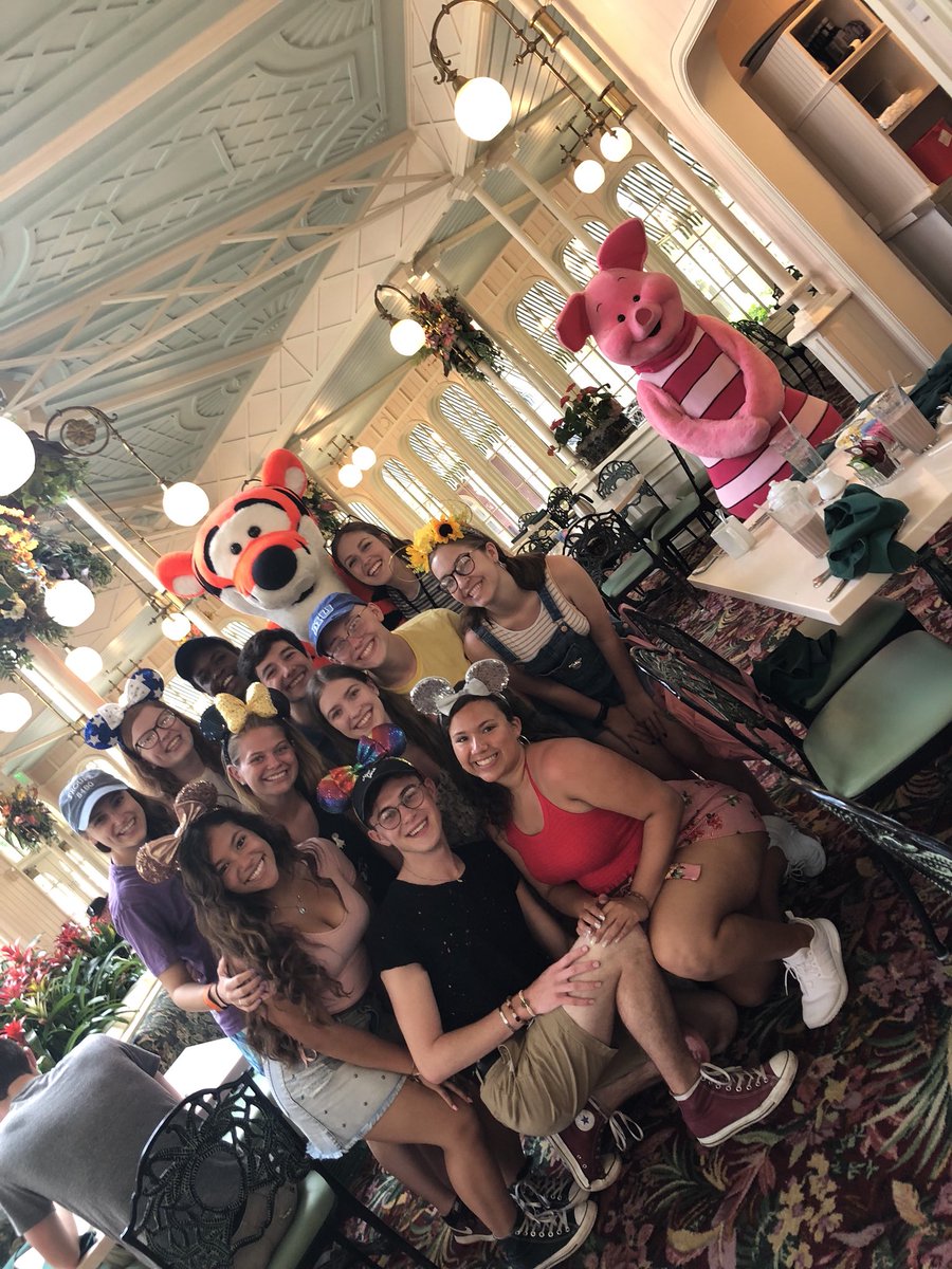 rachel_maselek's tweet photo. When they didn’t ask you to be in the pic https://t.co/SEZ1NBB5wV