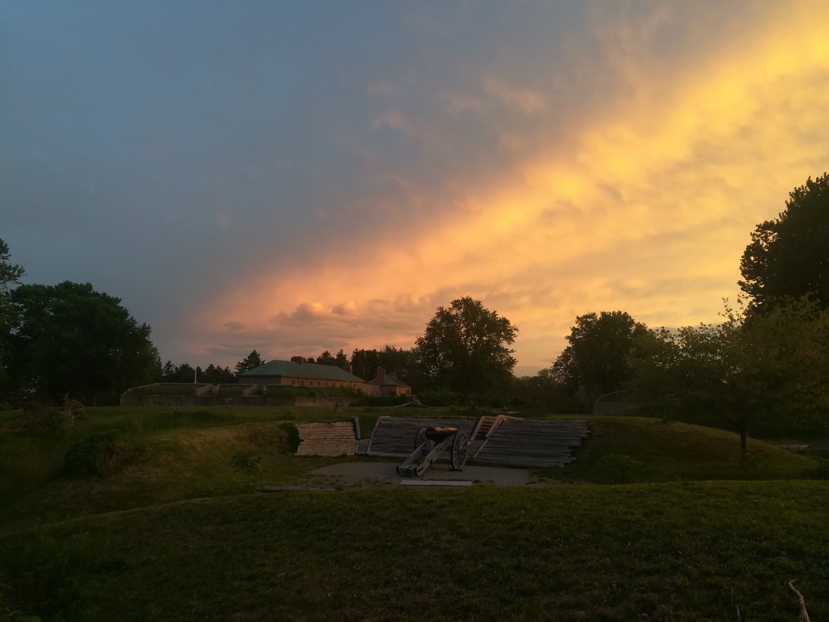 ABIvsWORLD's tweet photo. Wasn't sure what #PopUpDinners were about until @NiagaraParks opened up my eyes &amp; world last week @ their 1st of this year's series. Check out the menu, my experience, &amp; why Old Fort Erie was a great venue for this type of event on https://t.co/VLI2esvrPG

#ABIvsWORLD🐝 #FeastOn https://t.co/vlVUhcboxi