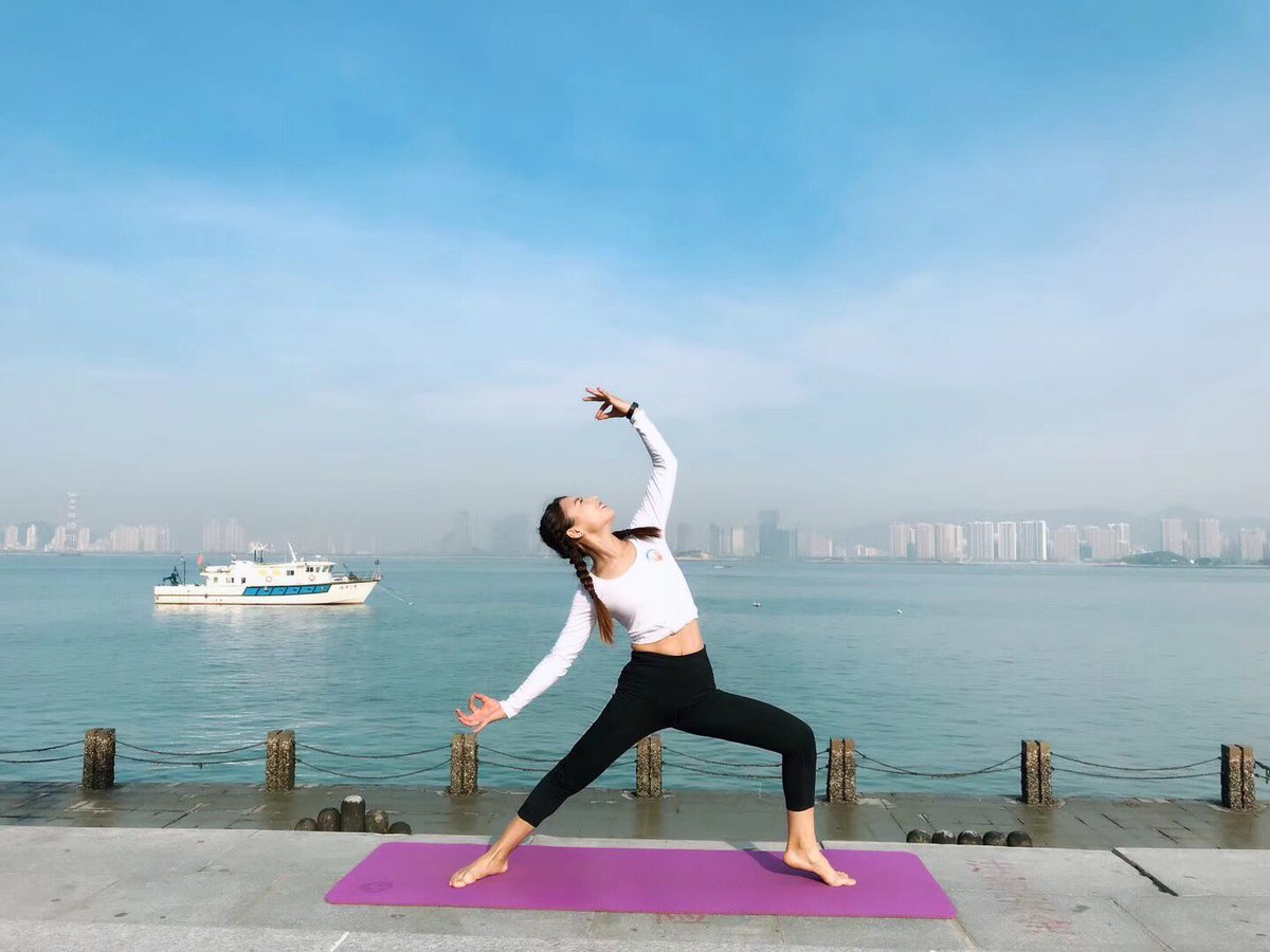 luoxiaobei's tweet photo. I have been working hard and learning yoga every day. https://t.co/Uyhyw2Z8v7