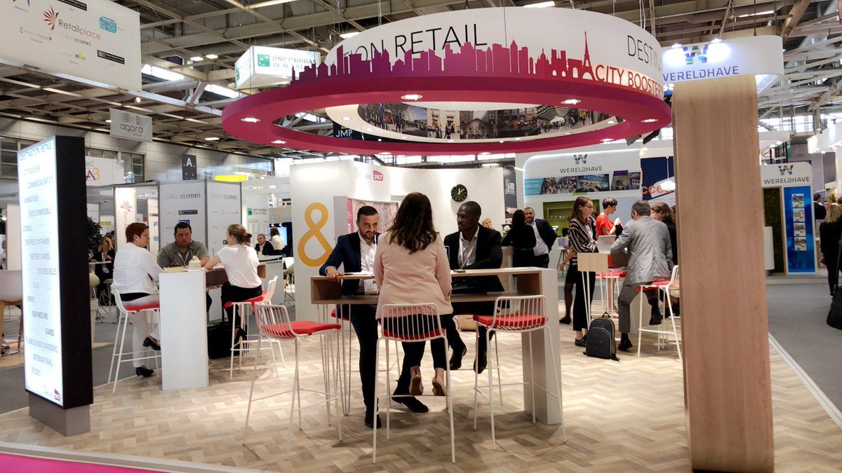 ConnectGares's tweet photo. Quelle place pour les commerces en gare ? Venez rencontrer SNCF #Retail & Connexions au #SIEC18 stand D4-E3 au pavillon 4 cc @siec_online #TravelRetail https://t.co/2BKQxNv3Il