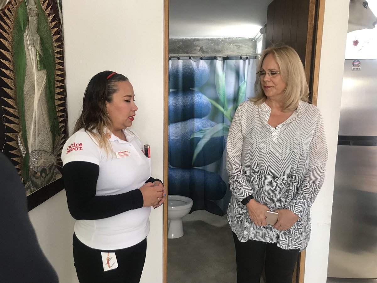 Expok's tweet photo. Vinimos a acompañar a Fundación Gigante a la entrega de una casa para Monserrat Espinoza - jefe de RH - en @OfficeDepotMex afectada por el #19s.
@echalemx https://t.co/X0Et9GPFFj