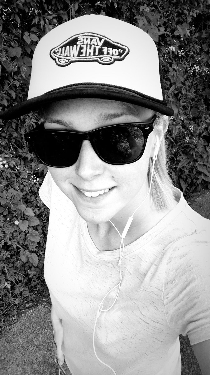 harrietcgraham's tweet photo. My new favourite thing to do is take walk through the countryside and listen to a podcast. Today’s pick was “Table Manners with @JessieWare ”. Well worth a listen🎧

#Mindfulness #mentalhealth #podcast https://t.co/paPpsYgYMg