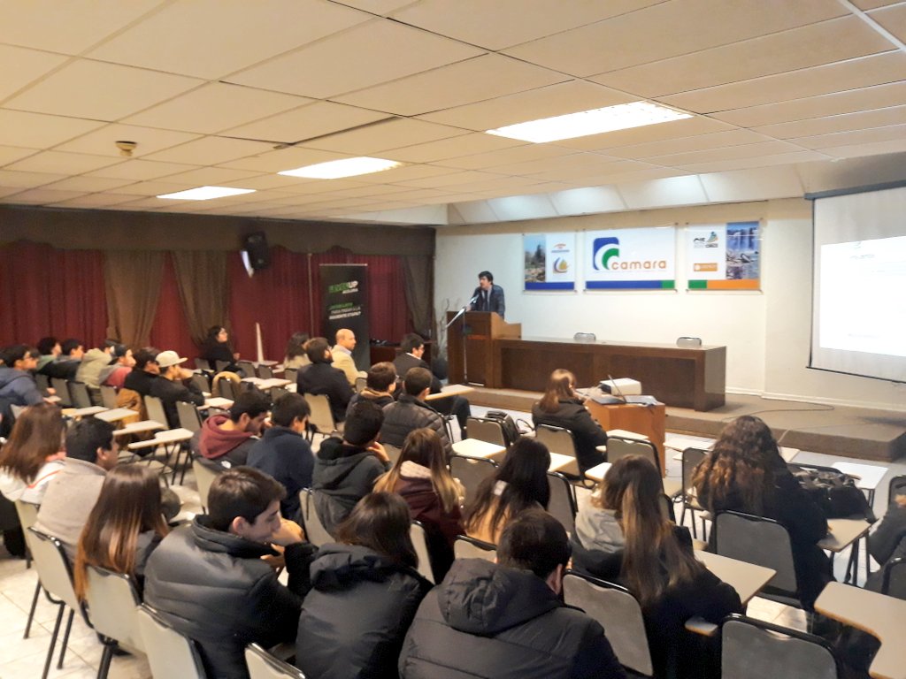 jorgesanhuezaas's tweet photo. #LosÁngeles #Biobio Emilio Hernández, ejecutivo de @INCUBAUDEC difunde #SSAF #LevelUpAcelera en actividad organizada por @SantoTomas_ST de #LosÁngeles y el #HubDigital de @everis_latam https://t.co/VPzkGiIzmp