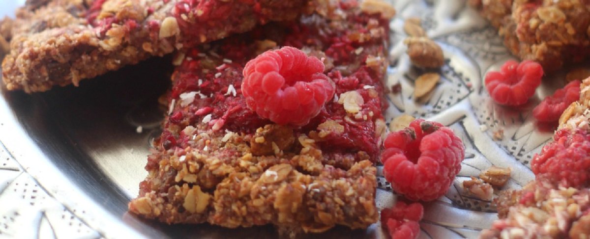 favamill's tweet photo. The Fava Mill Raspberry Granola bars are a delicious snack that are perfect as an energy-boosting pre-workout bite, an after-work out recovery food or just a healthy between-meal snack. Get the recipe: https://t.co/M7esXoi55b
#protein #healthyrecipe https://t.co/1LEHyToqLZ