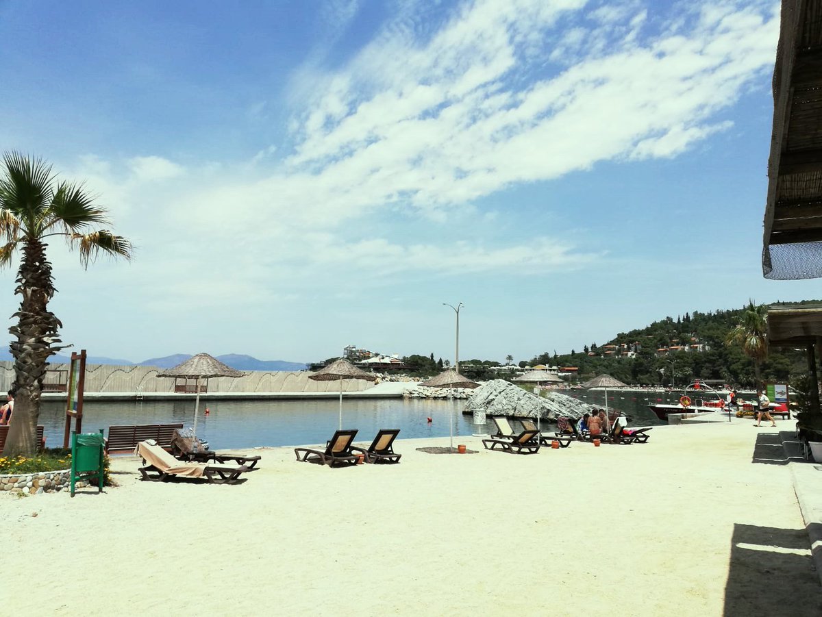 PineBayKusadasi's tweet photo. Mavi, yeşil, deniz, kum, güneş... Tüm doğal güzellikleri ile birlikte burası Pine Bay Holiday Resort, tadını çıkarın :) #pinebay #kusadasi #summer2018 #holiday 
Blue, green, sea, sand, sun ... With all the natural beauty, this is Pine Bay Holiday Resort, enjoy it :) https://t.co/3PjT4VaRzs