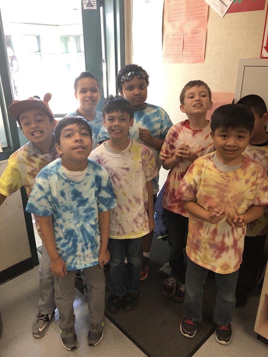 brettucation's tweet photo. Ready for field day fun! Tie-dye! https://t.co/9if4LH7qUa