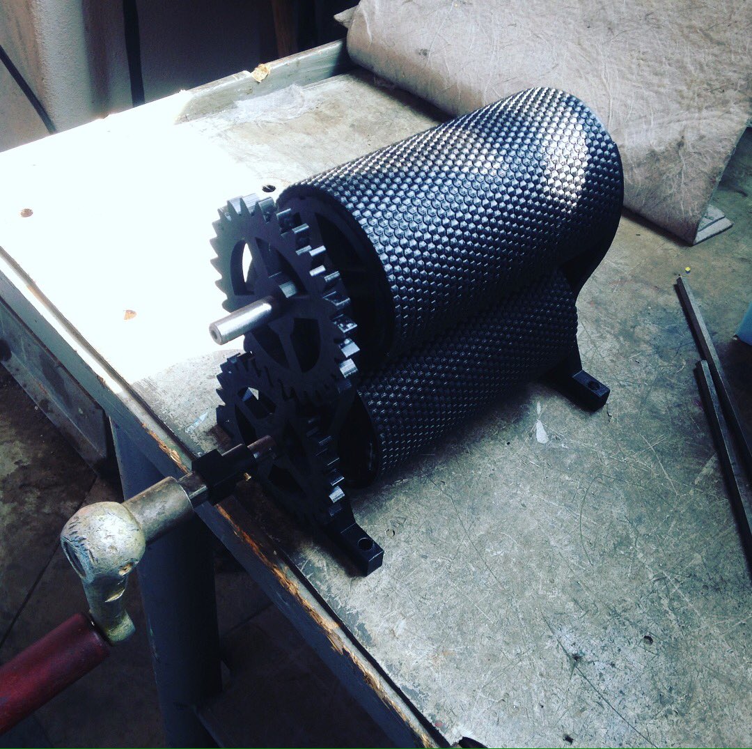 Bradac3D's tweet photo. Delší dobu jsem nic nepřidal. Výsledek 150 hodin tisku je hotový. Lis na mezistěny včelího vosku. I have not added anything for a long time. The 150 hour print result is complete. Press on bee wax partitions. #3dprinting #3dprint #bee #wax #complete #finish https://t.co/RNJeIZybJu