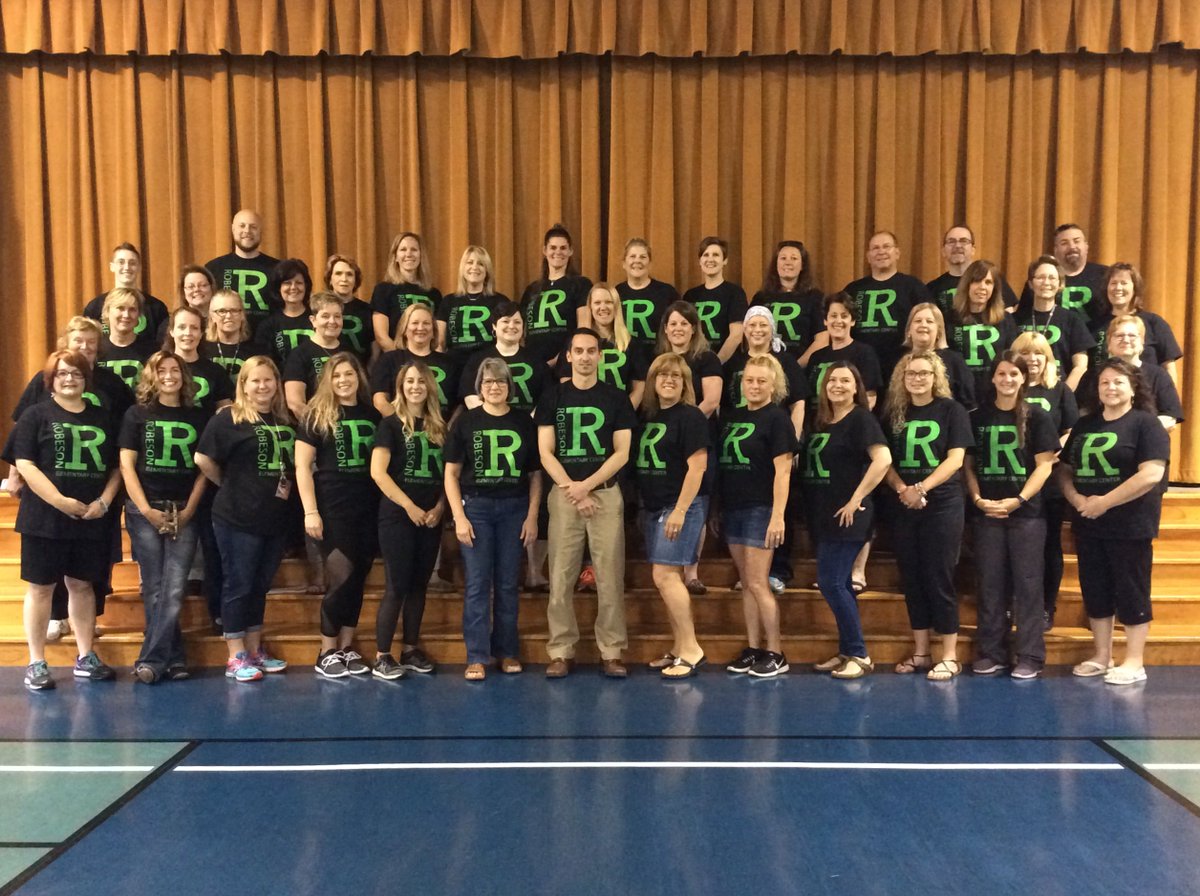 RobesonEC's tweet photo. From this Robeson Family to yours, have a fantastic summer! #RobesonRocks https://t.co/SoE6FwefAg